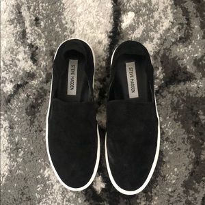 Black Steve Madden slips on, like new!